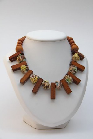 11. Porselein en hout € 27,50