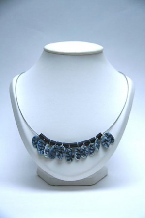 110. Porselein en been € 25,00
