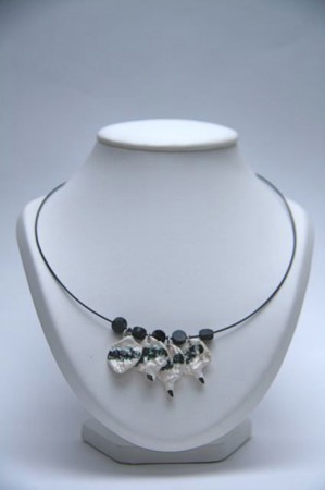 115. Porselein en lapis € 22,50