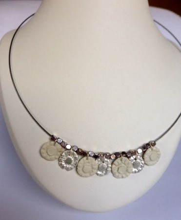 105. Porselein en zilver € 35,00