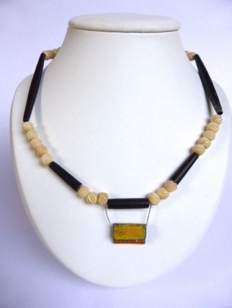 94. Been en keramiek € 17,50
