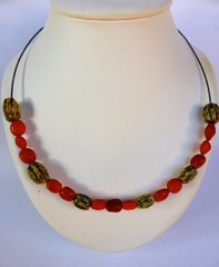130. Bonen en keramiek € 17,50